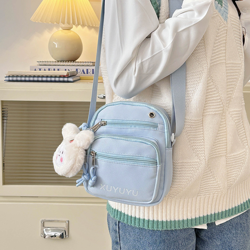 The 2025 new style of fashionable and versatile single-shoulder crossbody bag for women, large-capacity and cute commuter tote bag, casual and simple hand-carry details Picture