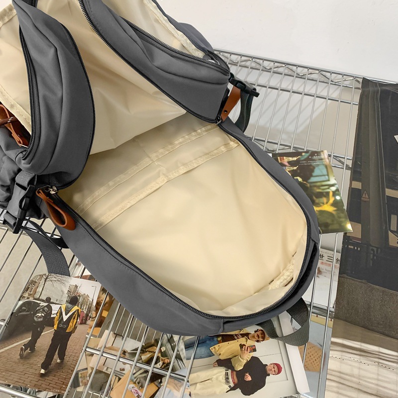 A new large-capacity trendy backpack for college students, a Korean-style casual and versatile backpack for primary and secondary school students Application Scenario