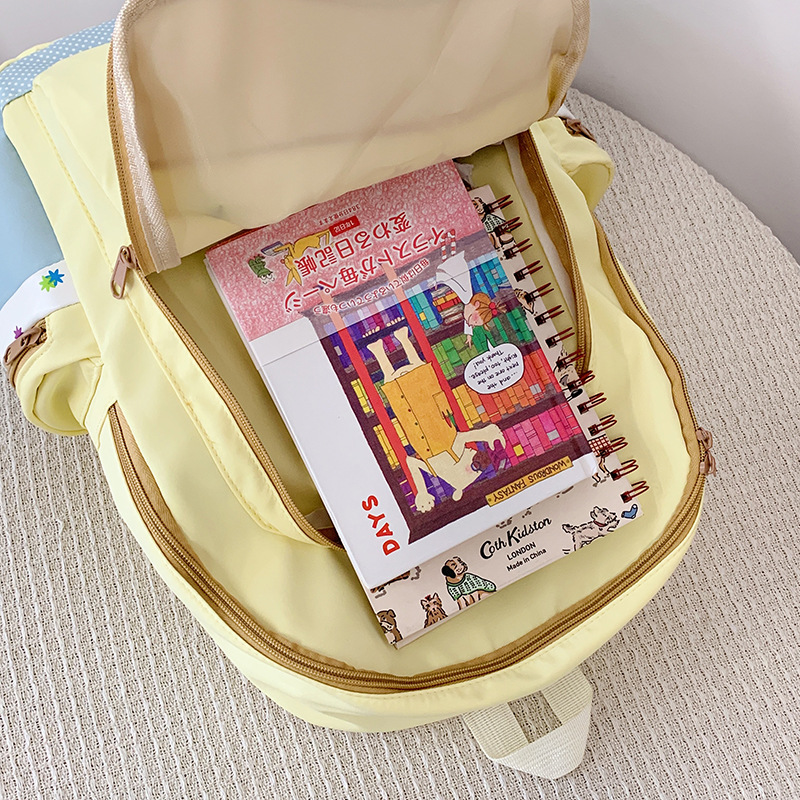 A new Japanese-style ins fresh and sweet backpack for high school and junior high school students. It is simple, lightweight and has a large capacity for commuting Application Scenario