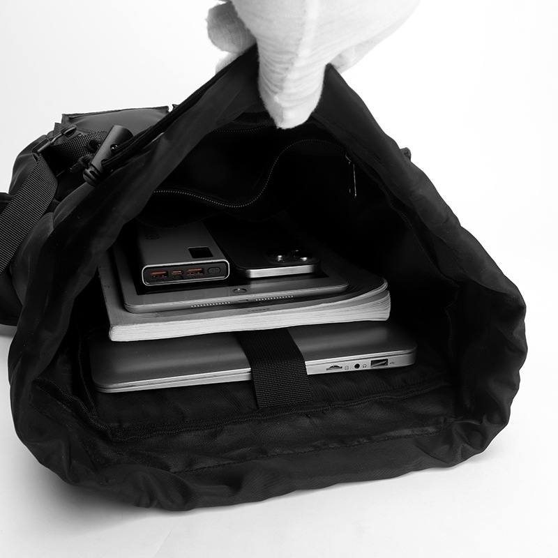 A new high-appearation-level solid color simple sports backpack storage bag for men, a lightweight travel and mountaineering large-capacity backpack Application Scenario