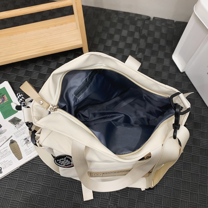 Japanese-style workwear retro single-shoulder bag, female college student commuting backpack for classes, large-capacity hand-held tutorial bag, crossbody bag Application Scenario