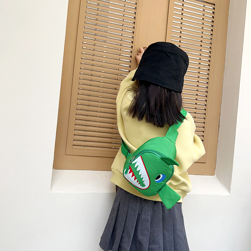 Cute cartoon shark children's single-shoulder bag, boys' fashionable and stylish crossbody accessory small chest bag Specification drawing