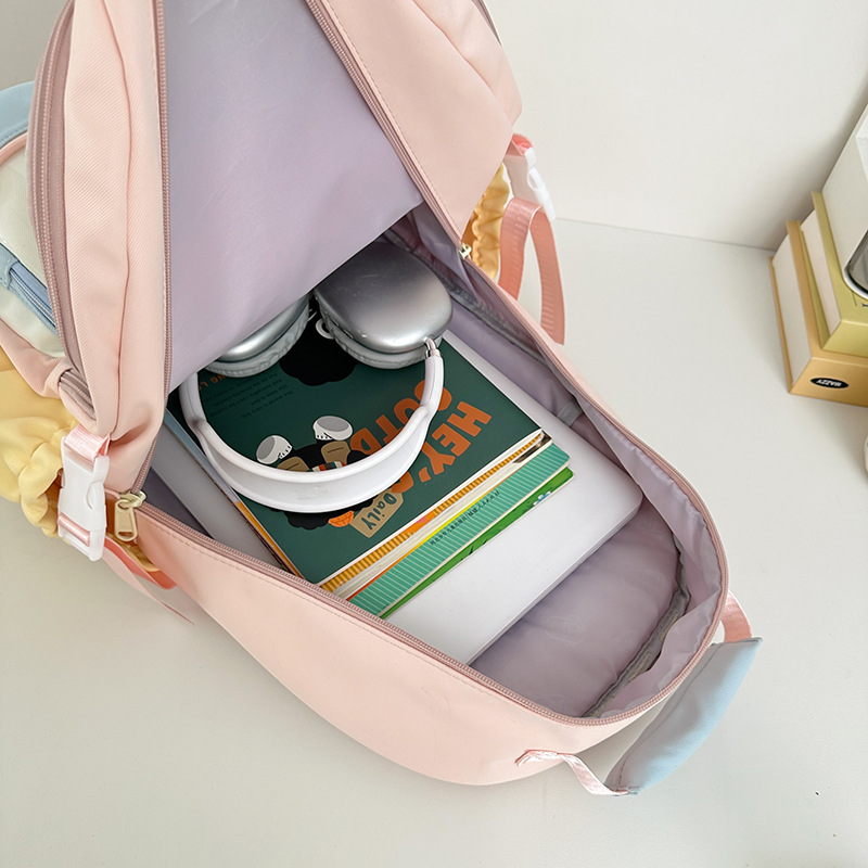 A new high-appearance-level Japanese ins school style fresh and sweet backpack, a lightweight and large-capacity backpack for junior and senior high school students Application Scenario