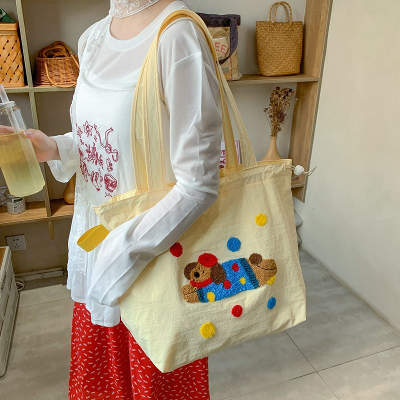 Embroidered cute, versatile, artistic single-shoulder bag, new tote bag, laid-back large-capacity fabric bag, commuting drawstring handbag full figure