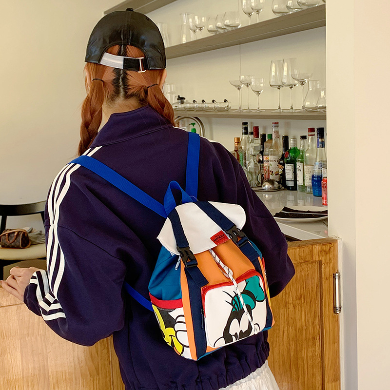 New children's spring outing backpack, a cool and trendy bag for girls to go out and play, a Korean version of Instagram graffiti lightweight backpack for girls details Picture