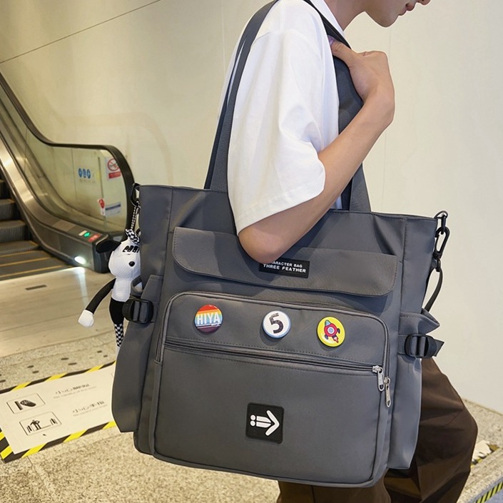Large-capacity crossbody bag for men, Korean-style trendy couple tote bag, Japanese-style Harajuku messenger bag, casual and sporty single-shoulder bag details Picture