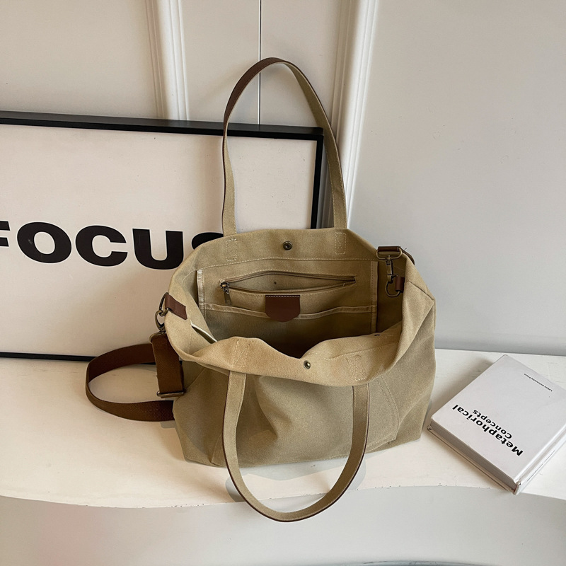 Casual large-capacity bag for women, Spring 2025 new versatile crossbody canvas bag for class and commuting, single-shoulder tote bag Application Scenario