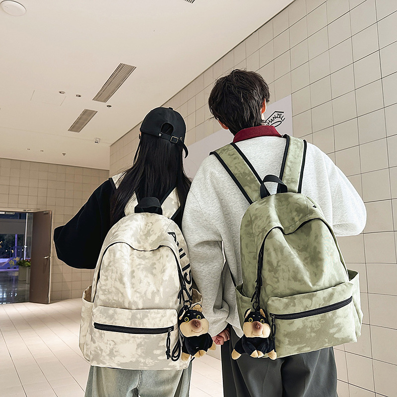 The 2025 new American-style retro large-capacity schoolbag, simple and versatile printed backpack, is a casual and lightweight backpack for going out details Picture
