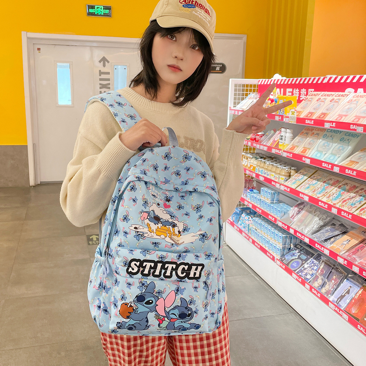 The high-appearance-level Teddy backpack features cute printed forest-themed schoolbags for middle, high and primary school students. It has a large capacity, is lightweight and versatile full figure