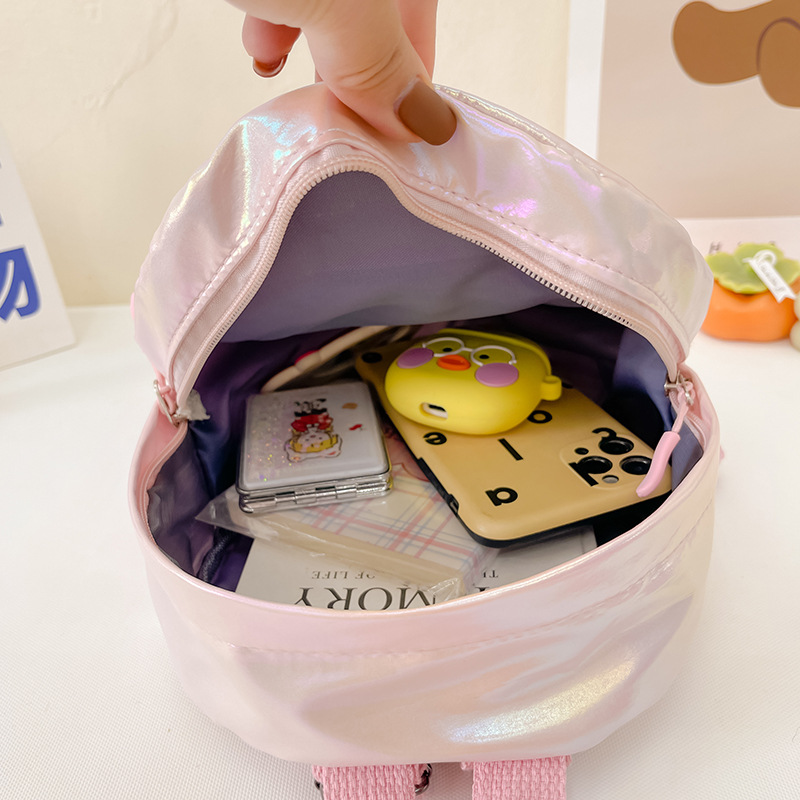 New fashionable and cute transparent backpack, cartoon children's laser colorful backpack, girls' travel schoolbag Application Scenario
