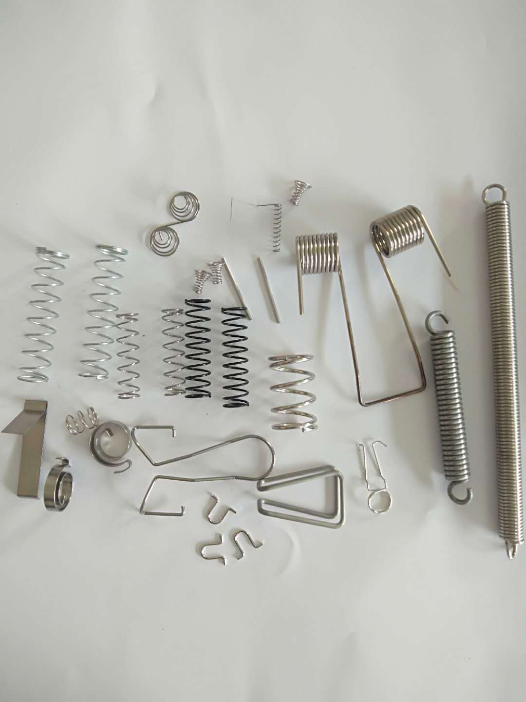 The manufacturer produces a modified version of high-strength, high-temperature resistant, corrosion-resistant and fatigue-resistant stainless steel wire spring for kitchenware knives undefined