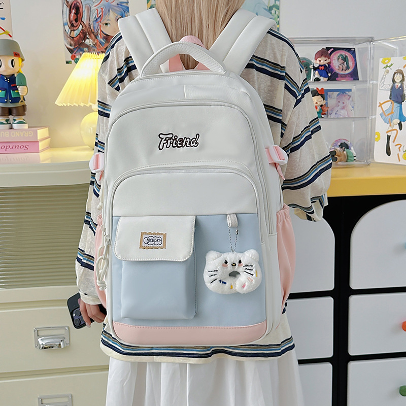 The new forest-themed ins high-appearance-level fresh and sweet color-blocking backpack is a casual and lightweight backpack for junior and senior high school students full figure