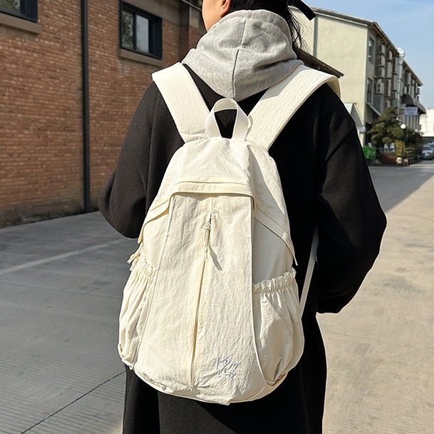 Japanese-style lightweight, simple and versatile solid color schoolbag, female college student commuting backpack, male junior and senior high school student backpack full figure