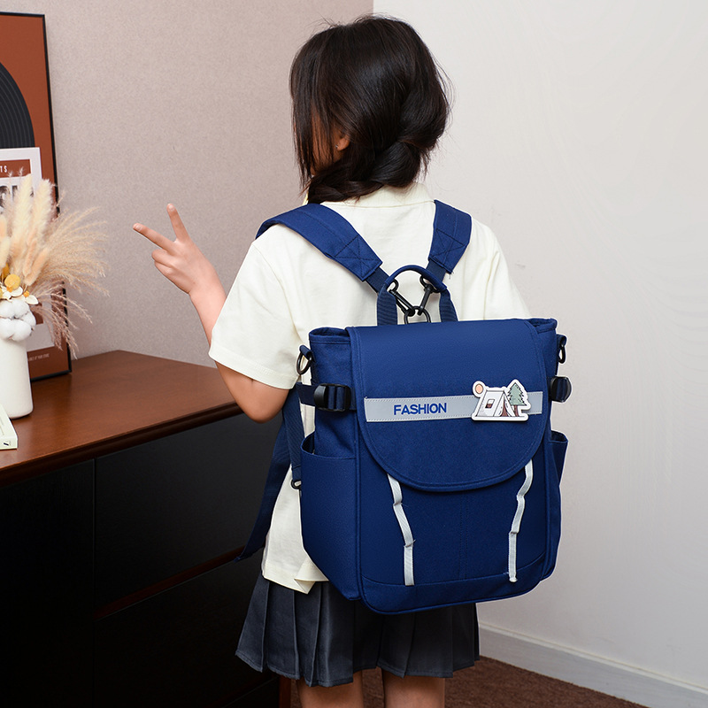 A new high-appeartion-level, fresh, sweet and color-blocking backpack for kindergarten students in grades 1 to 3, a lightweight mini backpack full figure