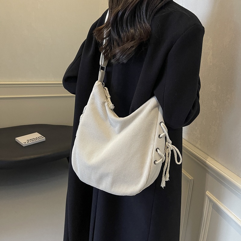 Large-capacity corduroy crossbody bag for women, 2024 new winter casual and versatile tote bag, fashionable commuting single-shoulder bag full figure