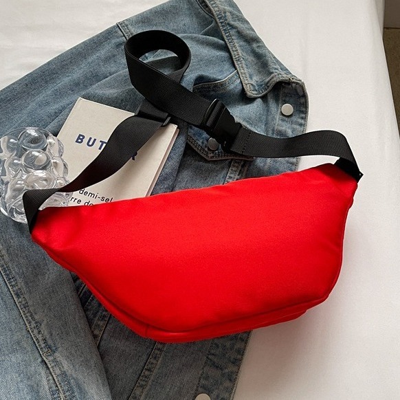 Summer casual sports chest bag, a versatile and fashionable bag for women, a new 2024 trendy large-capacity crossbody bag for men Application Scenario