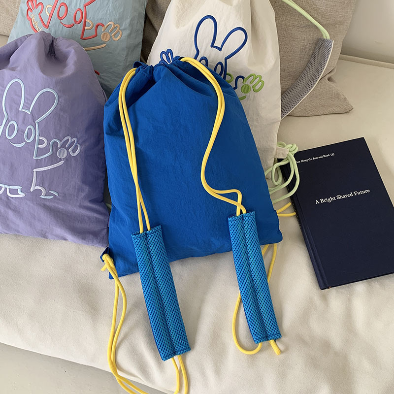 A new high-look, cool and cute cartoon-embroidered drawstring backpack from Korean Instagram, a simple and lightweight children's backpack Specification drawing