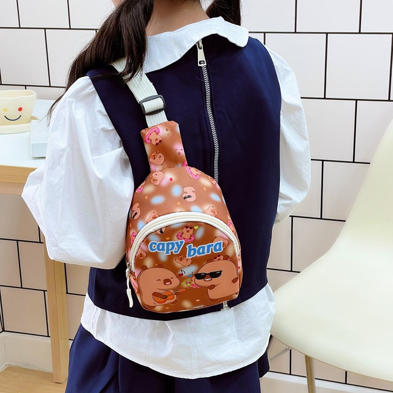New cartoon children's bags for boys and girls, cute Capibara coin bag, outdoor casual crossbody bag, small chest bag Application Scenario