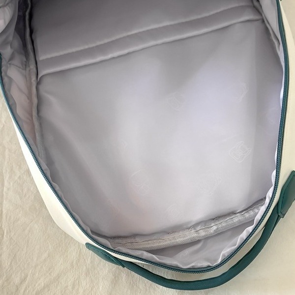 The new schoolbag for girls in the campus is a Korean-style Instagram color-blocking and patchwork backpack for primary and secondary school students from grades three to six Application Scenario