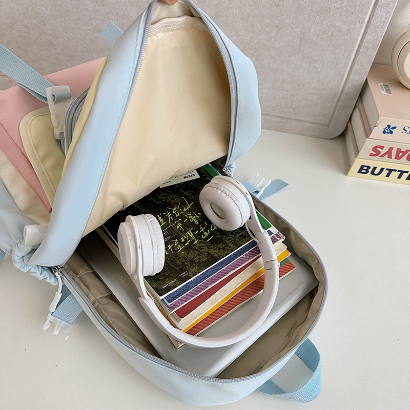 This is a fresh and cute backpack for children and primary school students in grades 3 to 6. It features a sweet style with a contrasting color and a transparent layer Application Scenario