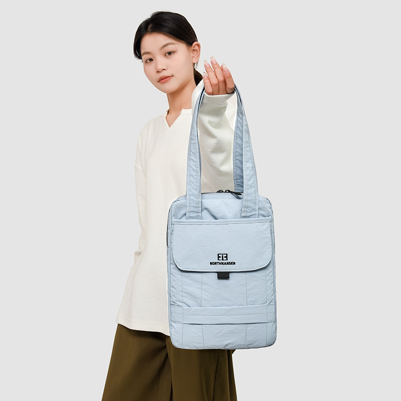 New Spring/Summer 2025 niche design single-shoulder handbag, multi-purpose computer bag, simple commuting ipad protective bag details Picture