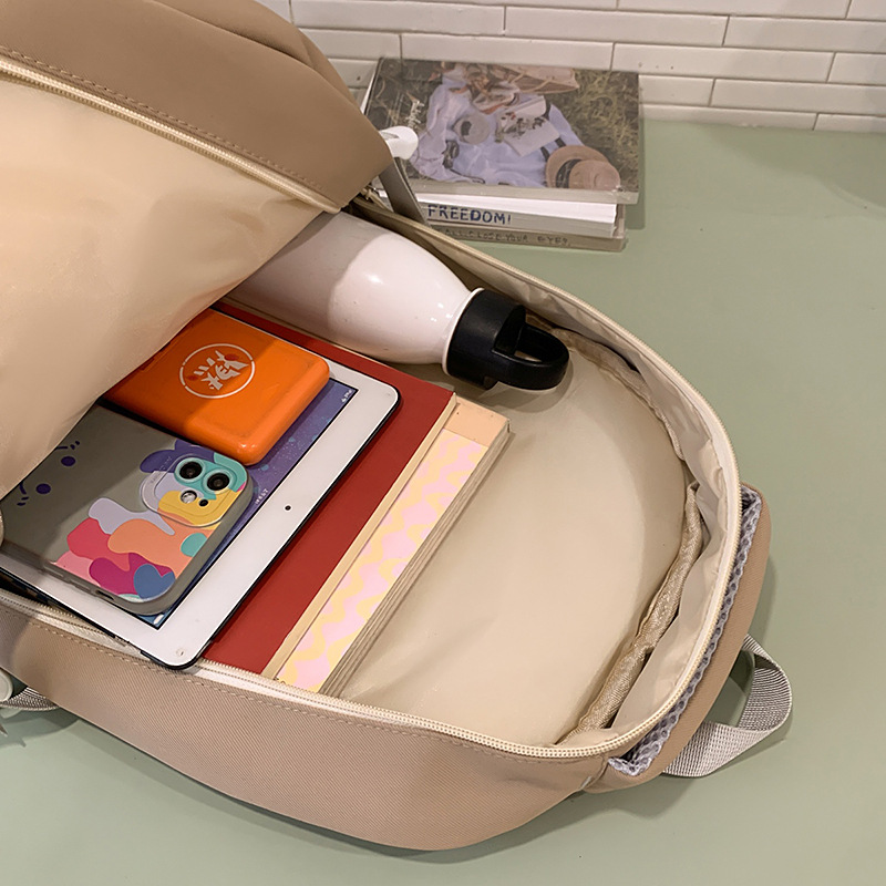 A new Korean version of ins, a high-appearance-level color-blocking and patchwork candy-colored transparent pain bag for girls and a large-capacity backpack for students Application Scenario