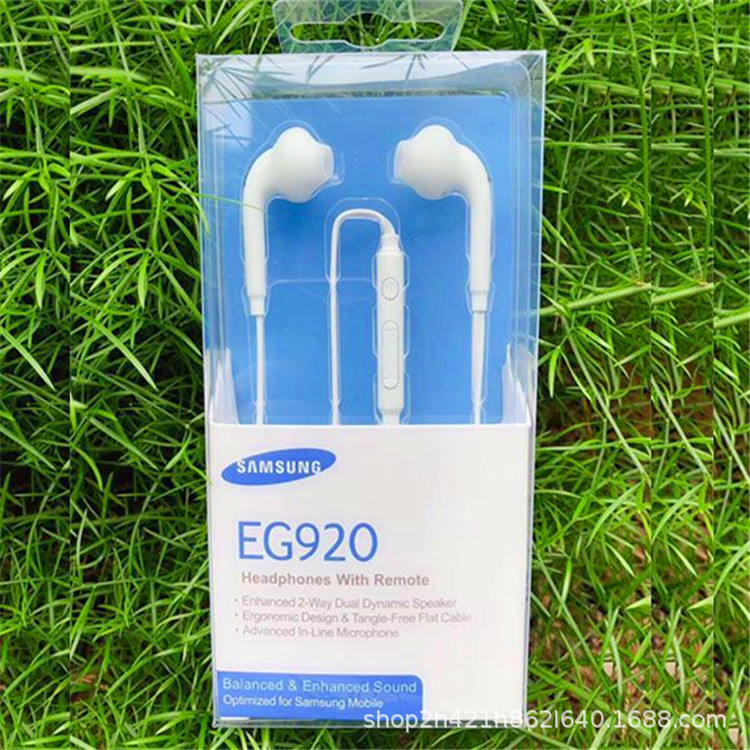 Retail packaging is applicable to the original in-ear headphones EG920 mobile phone line control earbuds of Samsung s6/s7edge full figure