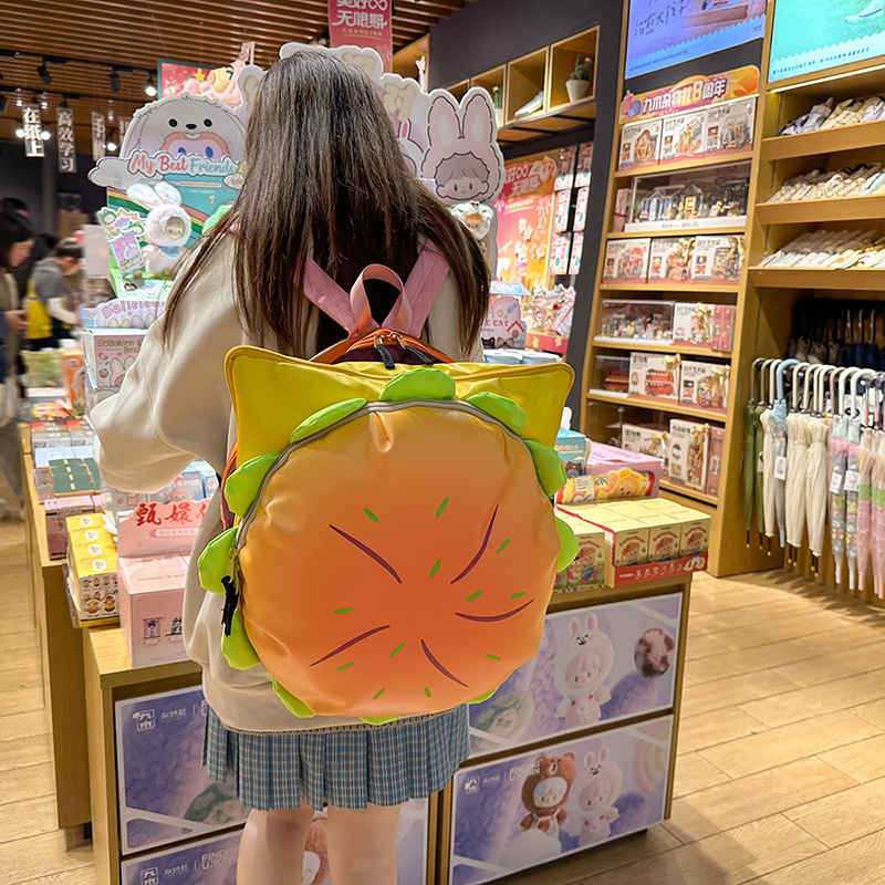 The cartoon cheese 3D burger backpack is cute, versatile, funny, and has a large capacity for commuting. It's a creative and trendy backpack full figure