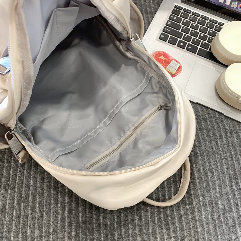 New summer travel simple, fashionable and versatile backpack, lightweight and niche college student schoolbag, commuting and casual backpack Application Scenario