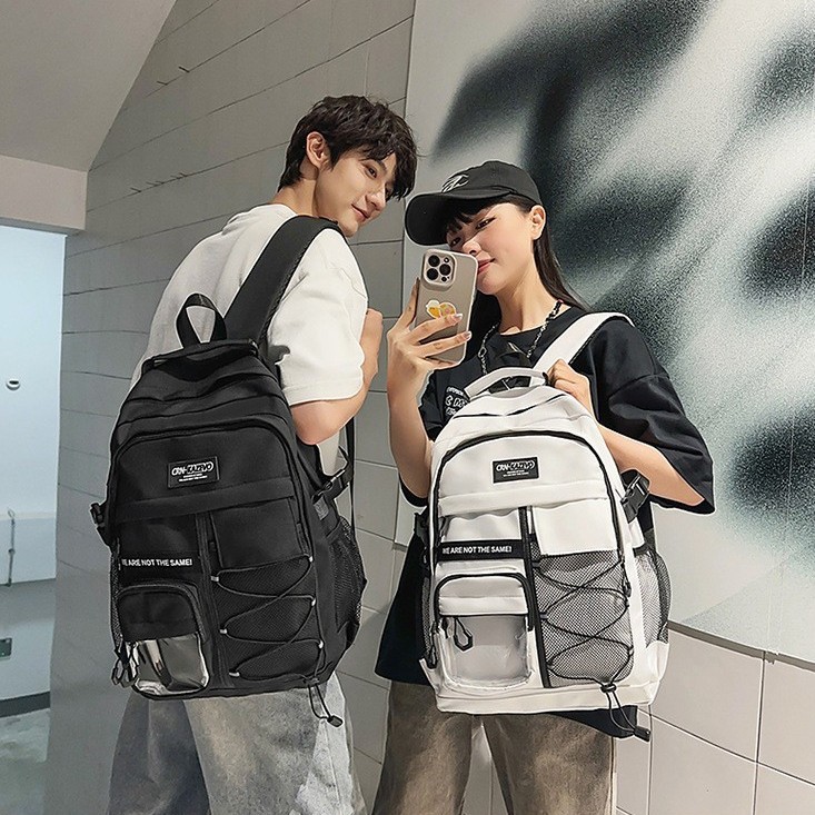 A Japanese retro workwear style casual travel backpack for college students, sturdy and durable, and a backpack for junior and senior high school students full figure
