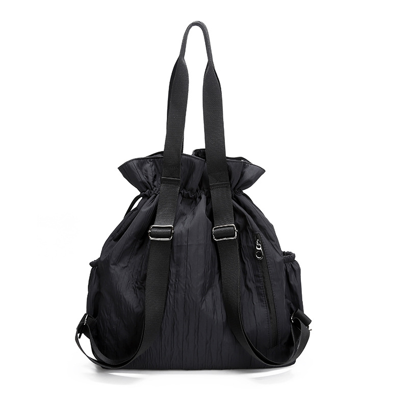 The new summer casual and lightweight backpack is versatile, with a large capacity for sports, fitness and travel, and a simple commuting single-shoulder bag Application Scenario
