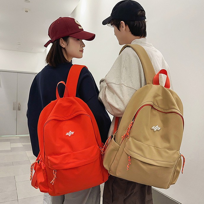A new Korean-style backpack with a high level of appearance for couples. It is casual, simple, lightweight and versatile, and has a large capacity for outdoor commuting full figure