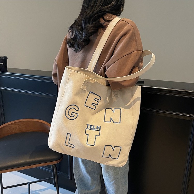 A new 2025 simple and fashionable large-capacity canvas bag, a Korean-style casual single-shoulder bag, a lightweight and niche handbag for commuting details Picture