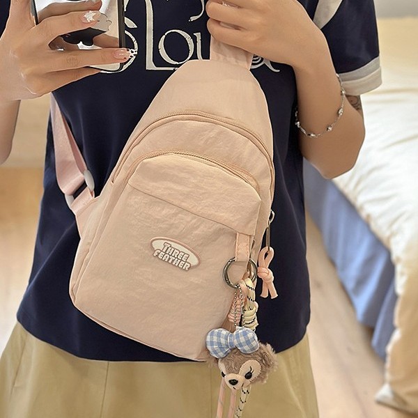 The 2025 new high-appearance-level chest bag is a fashionable, cute, simple, lightweight and large-capacity women's crossbody bag full figure