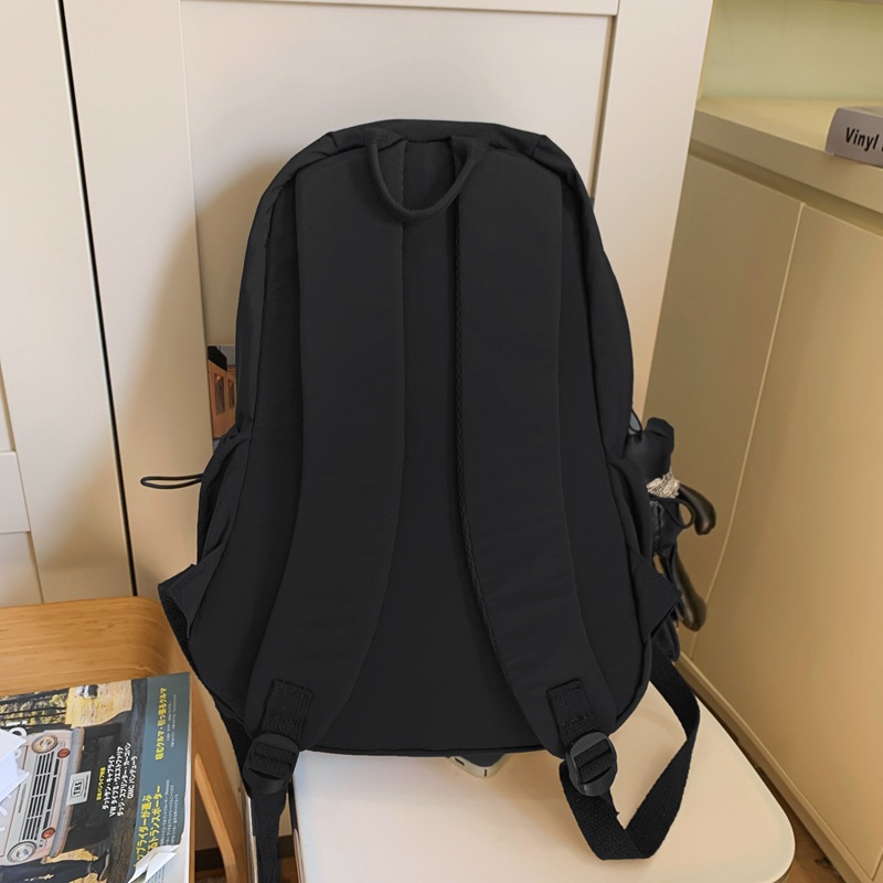 A new high-appearancelevel commuting outdoor backpack for junior and senior high school students, which is casual, simple, lightweight, versatile and has a large capacity Specification drawing
