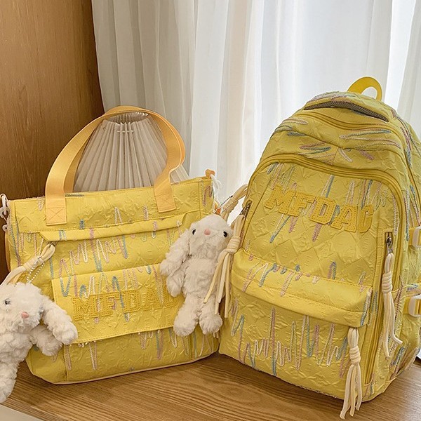 Schoolbag for girls, 2025 new style, large-capacity high appearance level bag for junior high school students, high school girl backpack Application Scenario