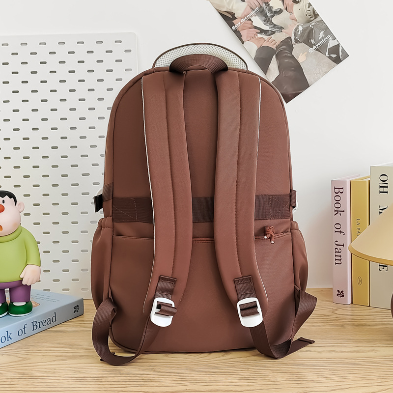 2025 New casual and versatile school-style large-capacity backpack for junior and senior high school students, waterproof printed, high appearance level backpack Application Scenario