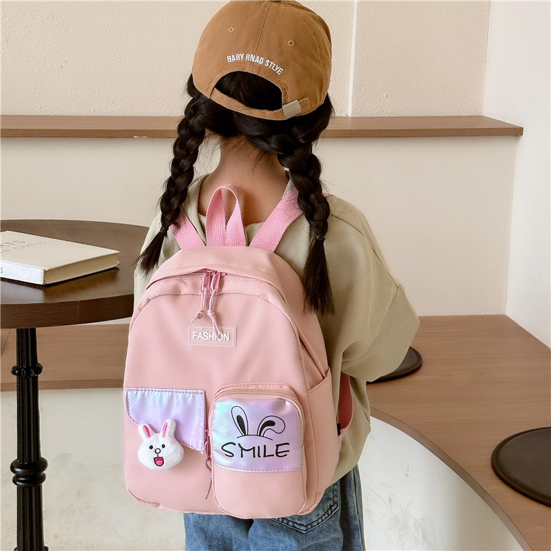 The new cute rabbit backpack is a light and convenient bag for girls to go out and a versatile bag for boys and girls to reduce the burden Specification drawing