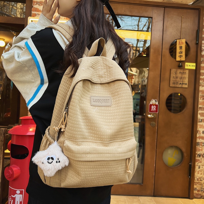 The new schoolbag is a simple and lightweight backpack for primary school students in grades three to six with a high level of appearance and a sweet style details Picture