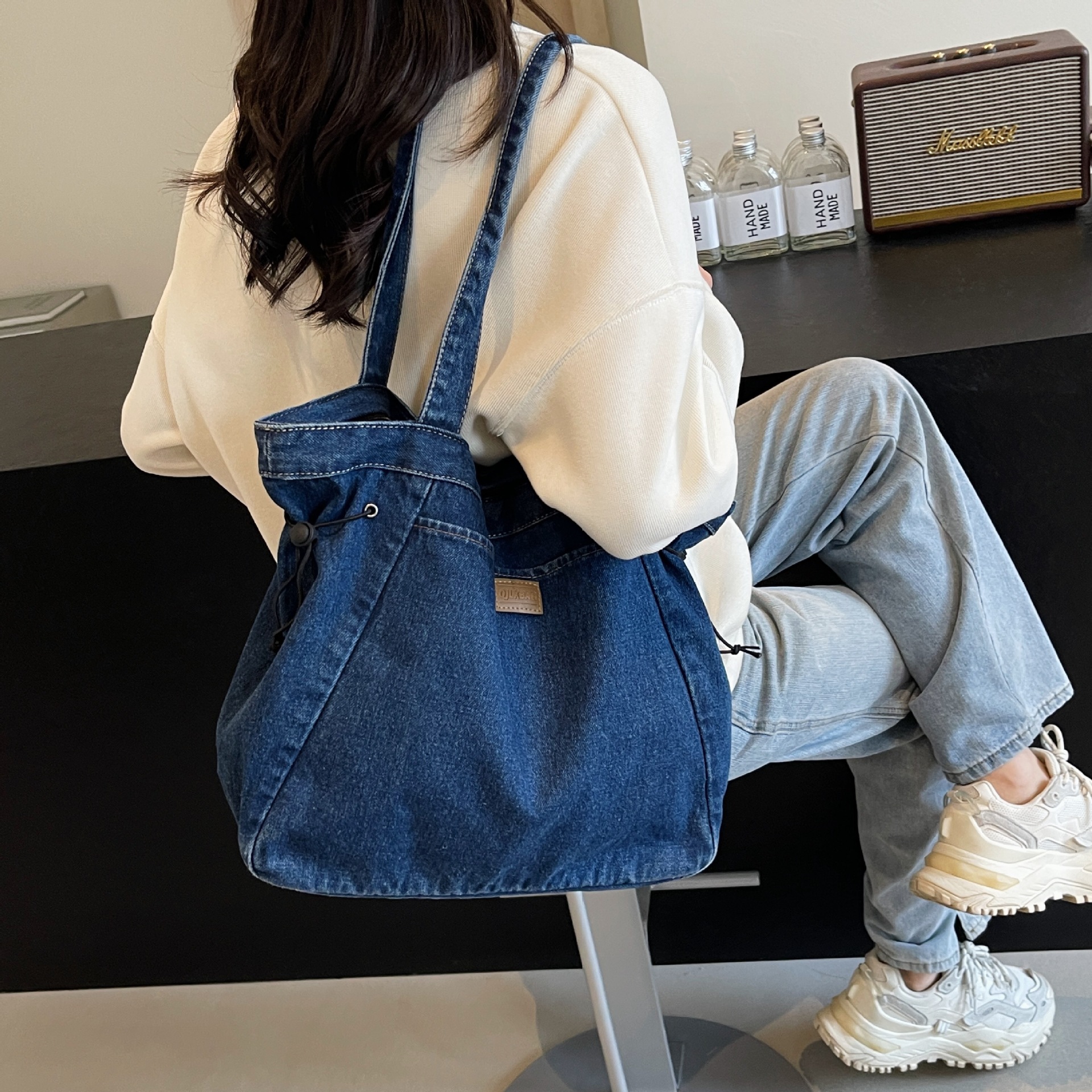 Denim canvas single-shoulder bag, women's large-capacity commuter bag, niche artistic tote bag, Japanese and Korean casual and versatile handbag details Picture