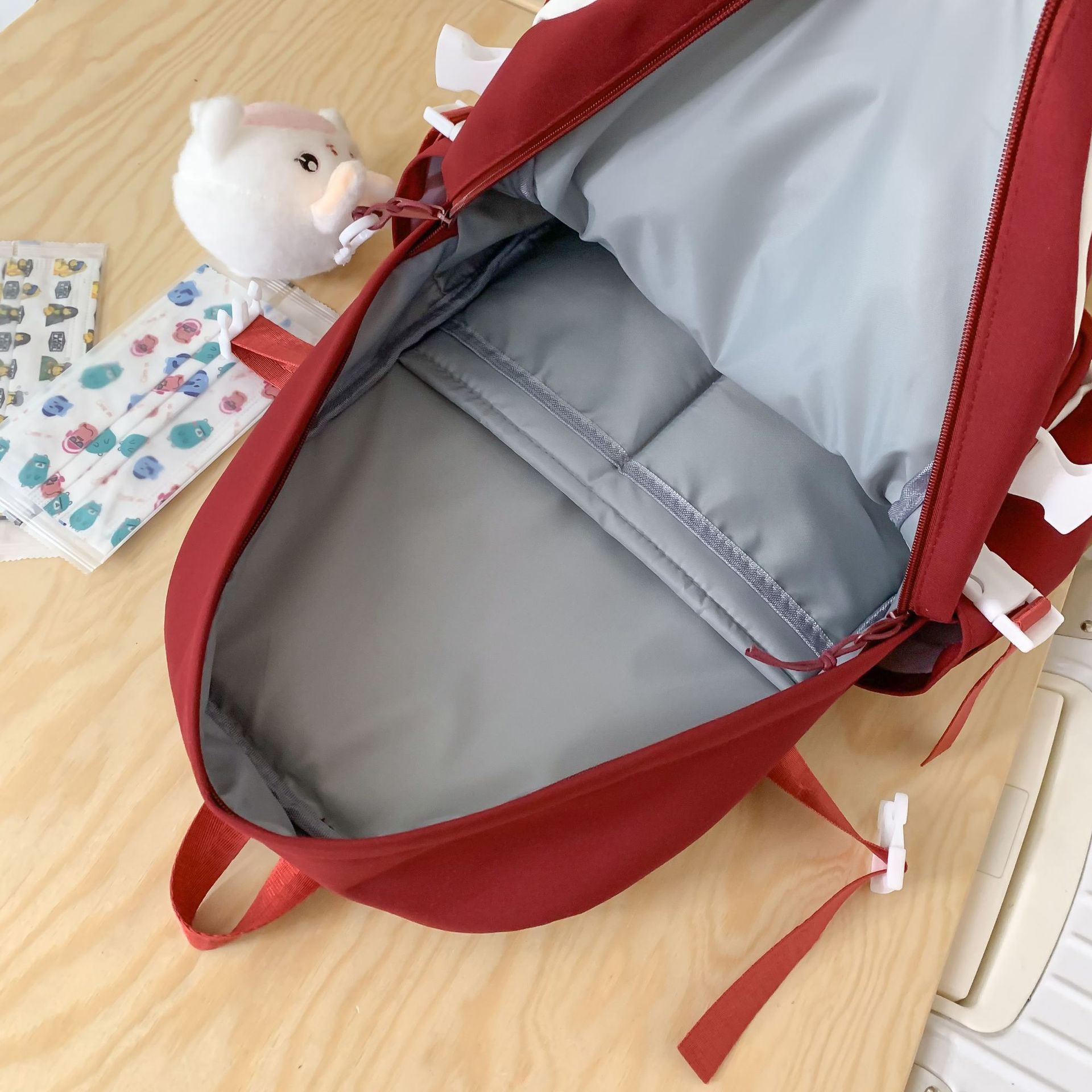 A new style of schoolbag for girls, a Korean-style Instagram backpack for junior and senior high school students in grades three to six Application Scenario