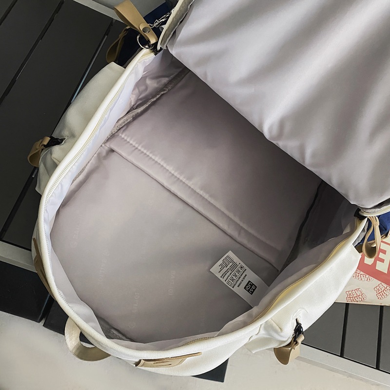 New men's Korean style Instagram large-capacity color-blocking middle school backpack, trendy college couple backpack Application Scenario