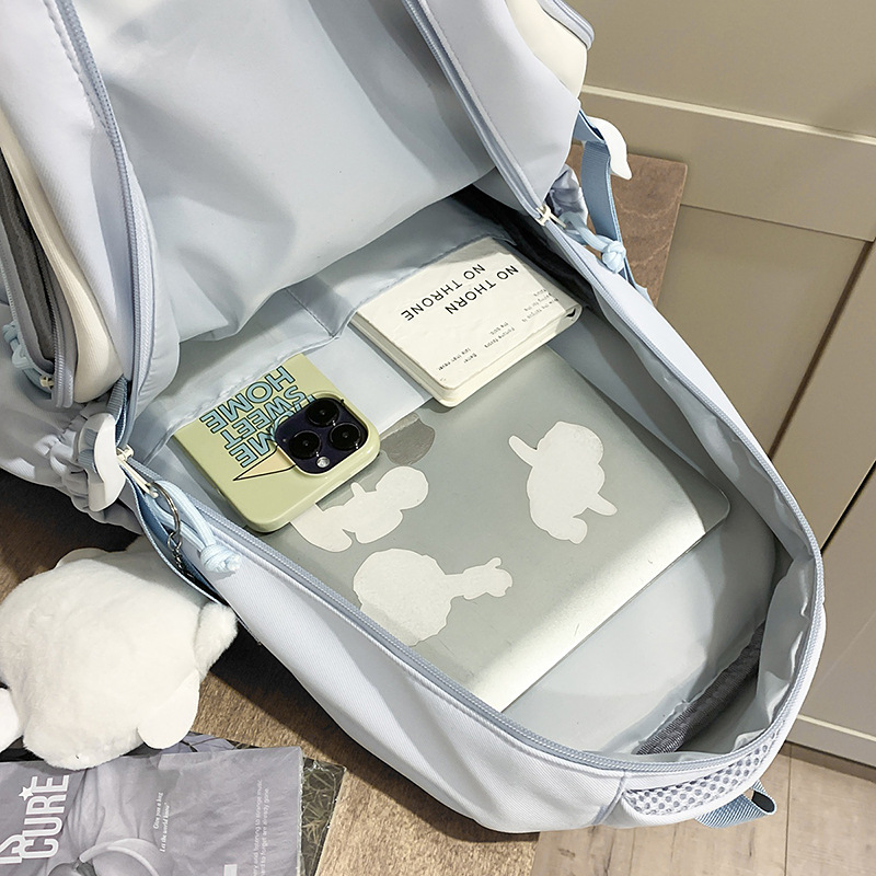 New high-appearancelevel color-blocking schoolbag for junior and senior high school girls, casual, simple, lightweight, versatile for commuting, large-capacity backpack Application Scenario