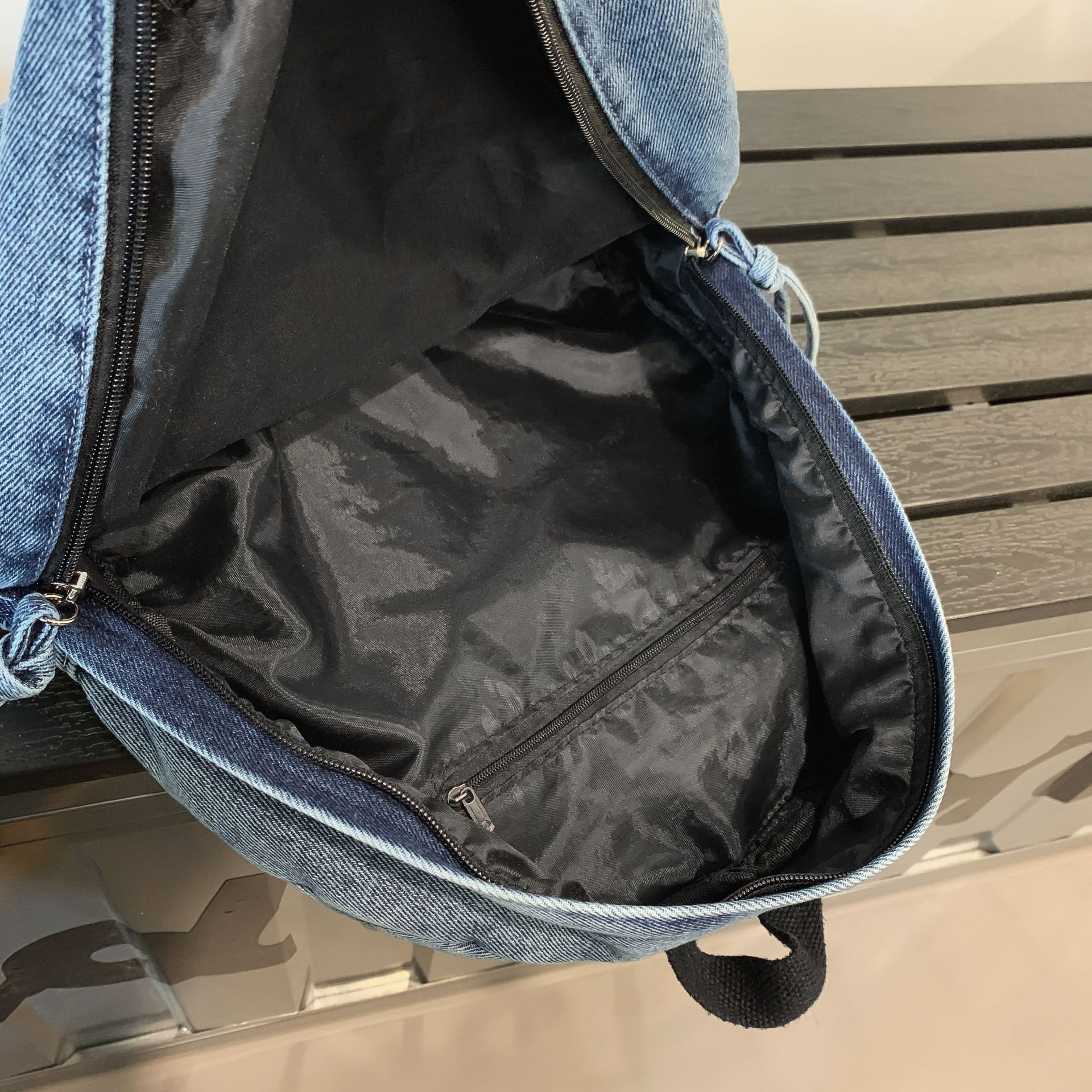 This retro solid-color denim backpack is simple and large-capacity, a versatile casual travel bag for junior and senior high school students Application Scenario
