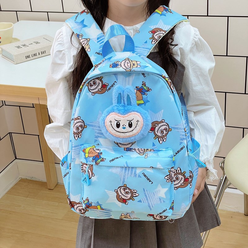 A new large-capacity backpack for kindergarten and primary school students with cute cartoon and fashionable printed patterns Application Scenario