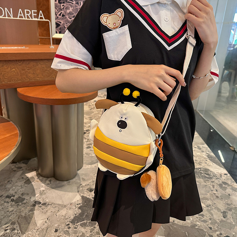 New high-quality, fresh, sweet, cute and funny puppy crossbody bag for grades 1-3, lightweight and versatile crossbody bag for commuting full figure