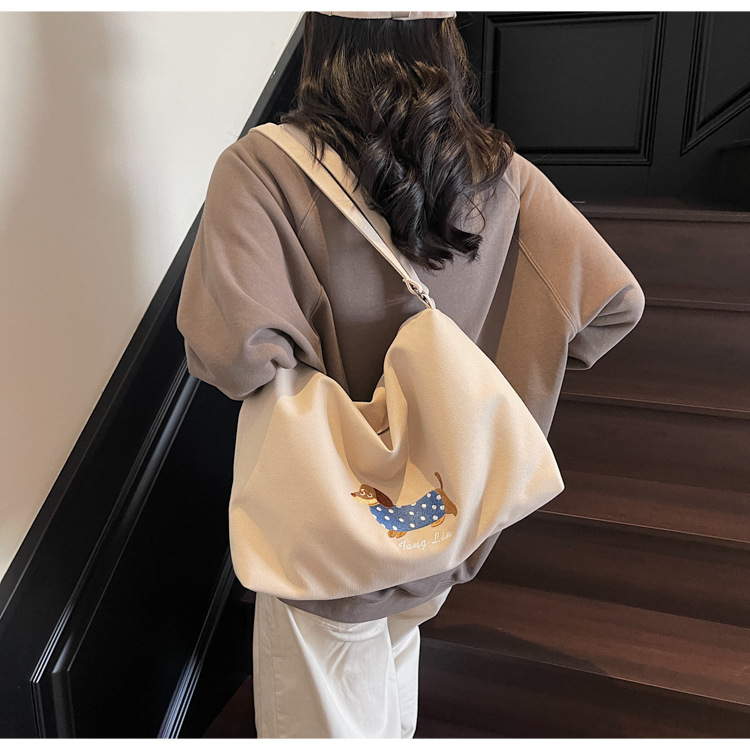 2025 New Korean Ins-style cute canvas crossbody bag, large-capacity laid-back tote bag, commuter dumpling bag details Picture