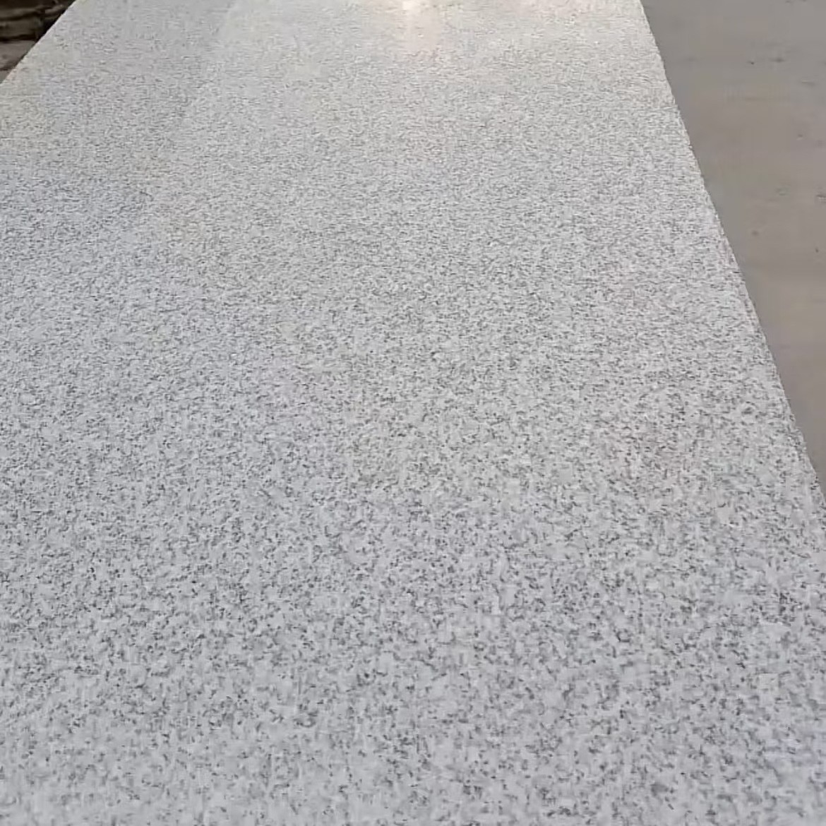 Sesame white granite sidewalk project outdoor road paving stone, white marble flamed slab stone manufacturer details Picture