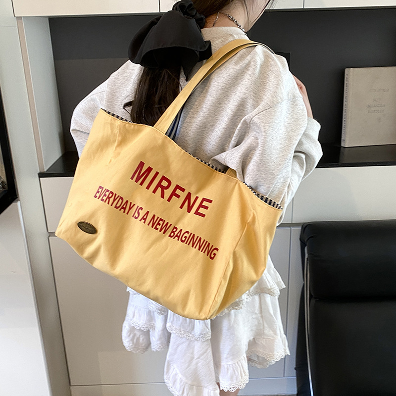 A large-capacity, simple single-shoulder bag and casual backpack for shopping in the 2025 new Korean version with a reversible back full figure