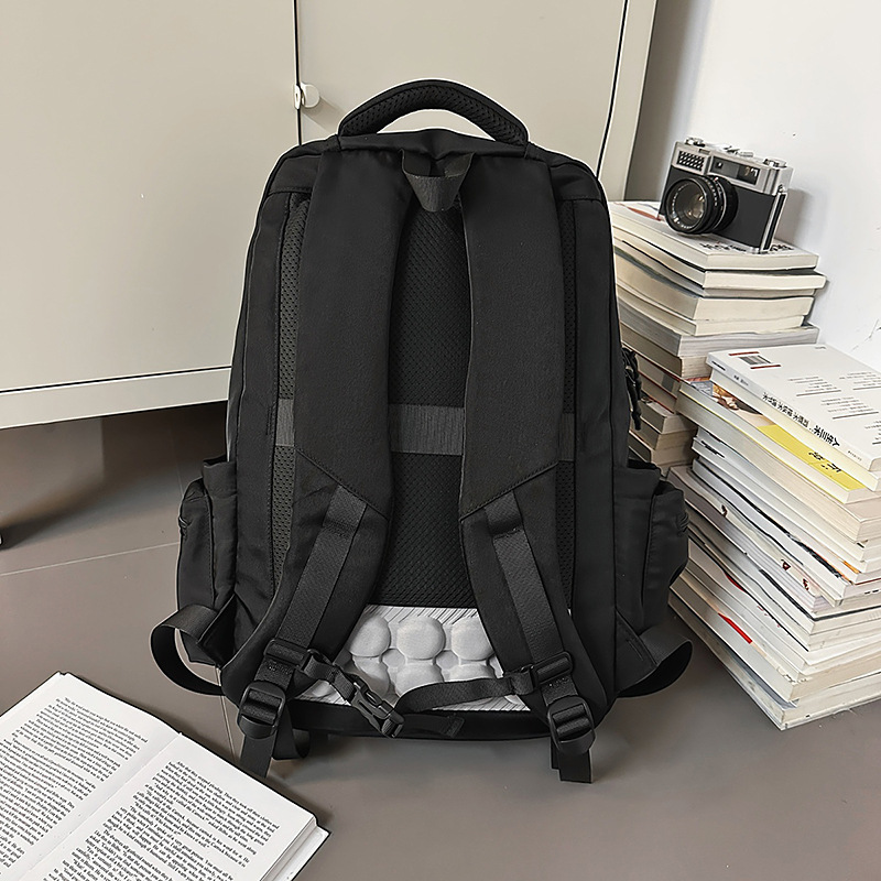 A new high-appearancelevel, niche design, trendy and cool backpack from the Korean version of Instagram, a couple's casual, lightweight and large-capacity backpack Specification drawing
